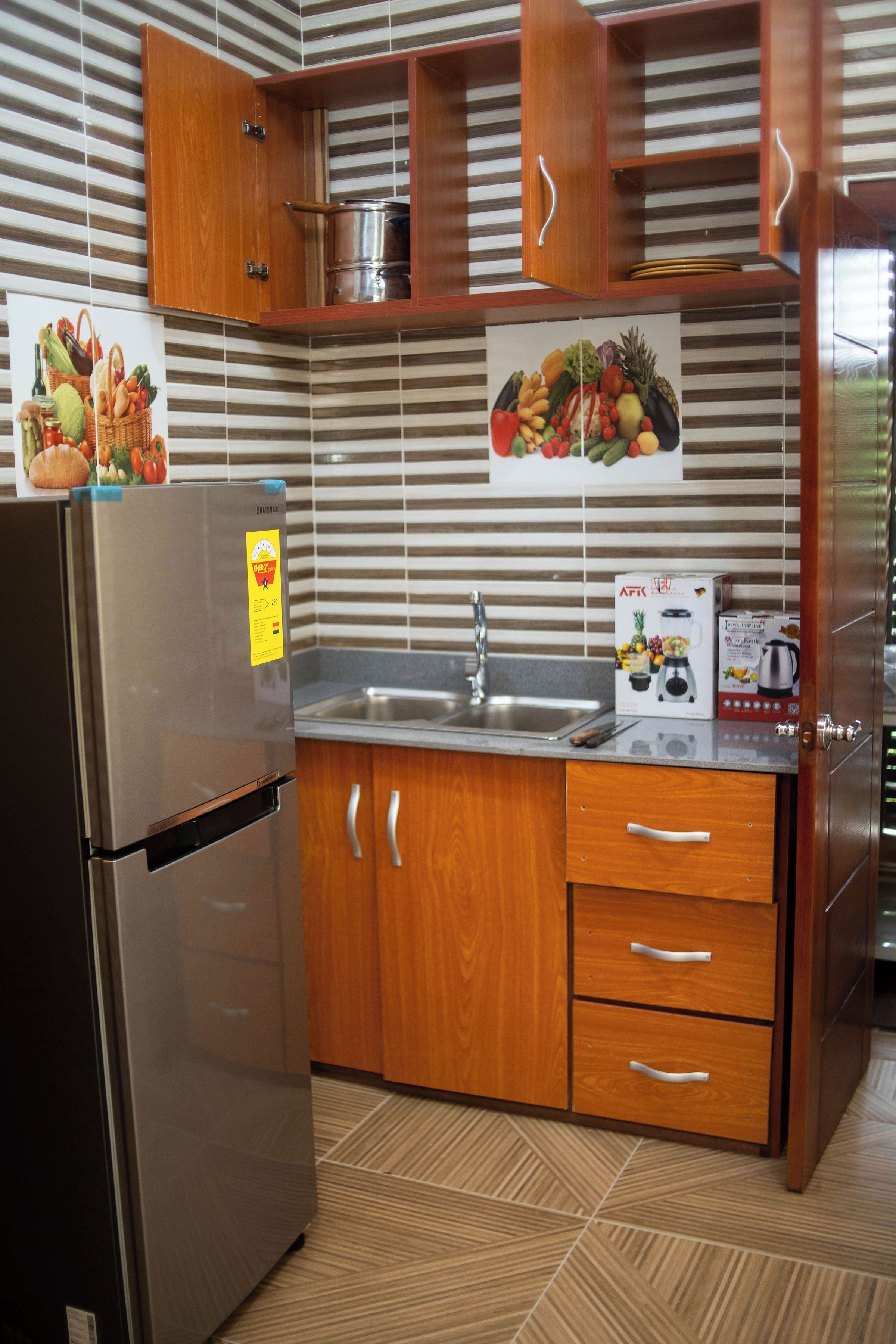 Full-sized fridge, microwave, stovetop, dishwasher