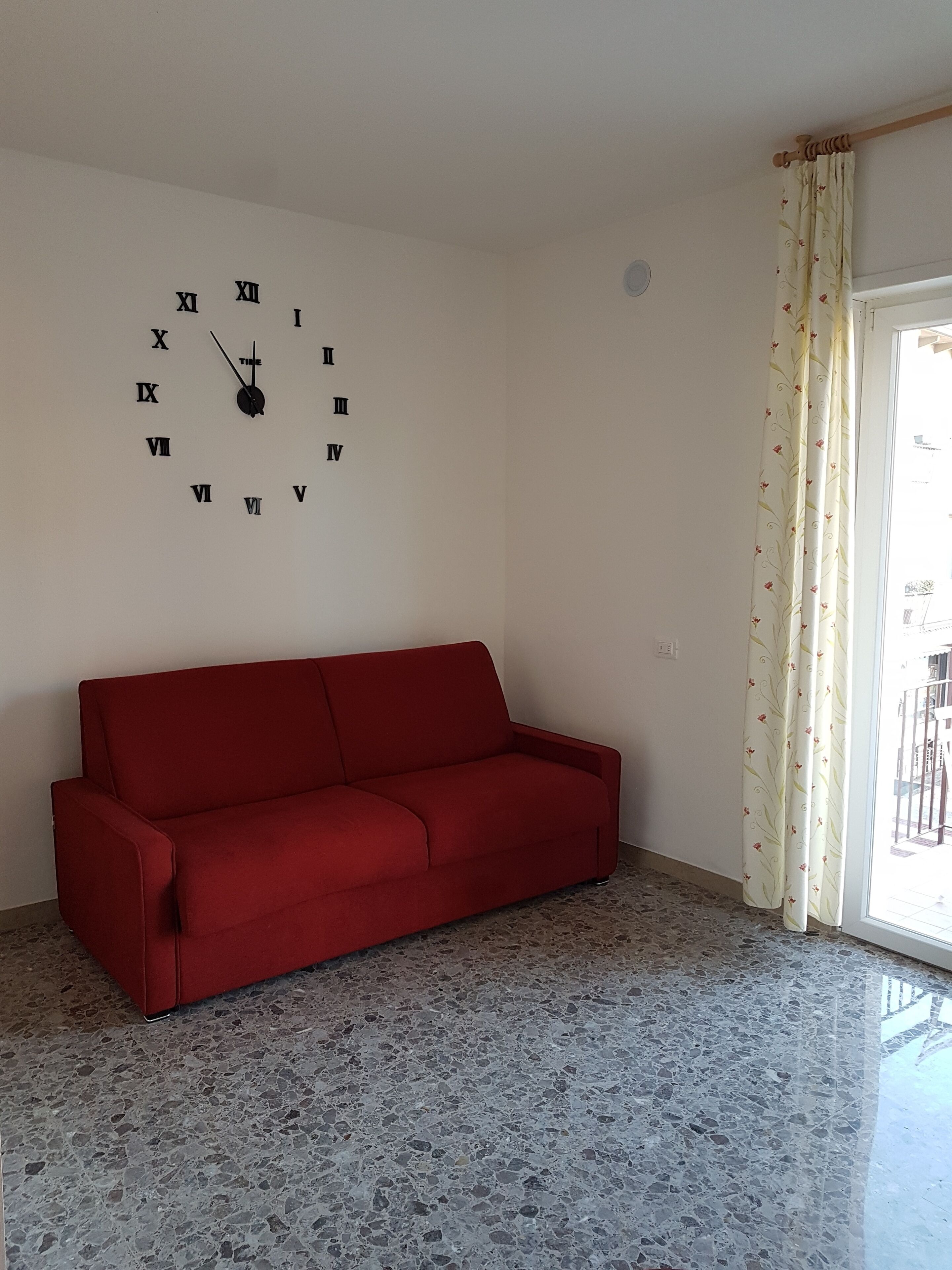 Cortinas blackout y tabla de planchar con plancha 