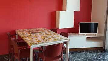 Apartment, Balcony, Lake View | Dining