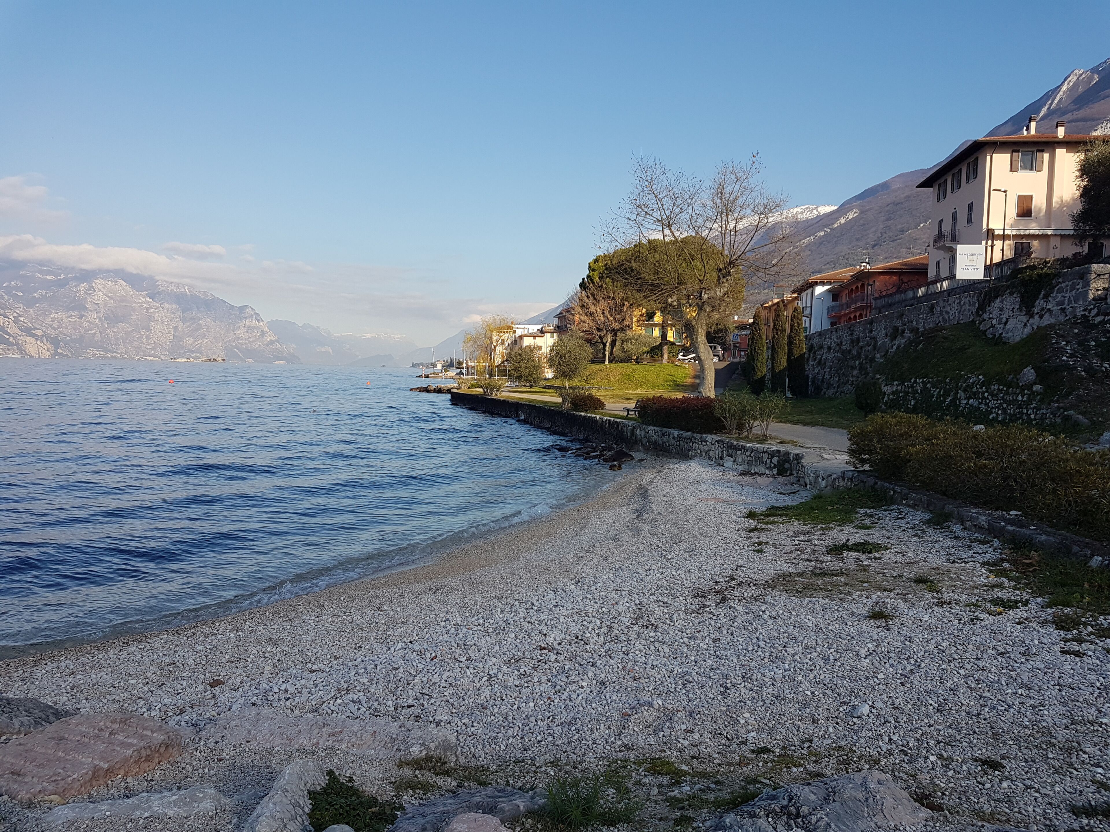 Beach nearby, white sand, sun-loungers