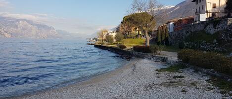 Beach nearby, white sand, sun loungers