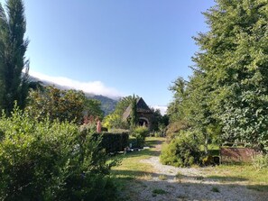 Property grounds - Authentic Gite, in the middle of Cantal nature reserve with swimming pool, pet friendly (Cassaniouze)