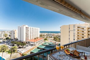 Outdoor dining - Exclusive 3BR Near Beach & Puerto Marina REF069 (Benalmádena)