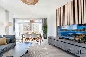 TV - Exclusive 3BR Near Beach & Puerto Marina REF069 (Benalmádena)