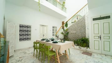 Desayuno completo incluido todos los días