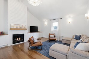 TV connectée, cheminée, jeux vidéo