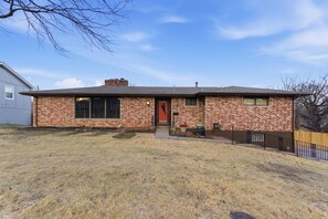 Exterior - Woodland Reserve - Large Peaceful Ranch Near Stadiums (Independence)