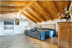 2 chambres, fer et planche à repasser, accès au Wi-Fi (inclus)
