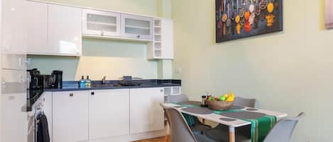 Cookware/dishes/utensils