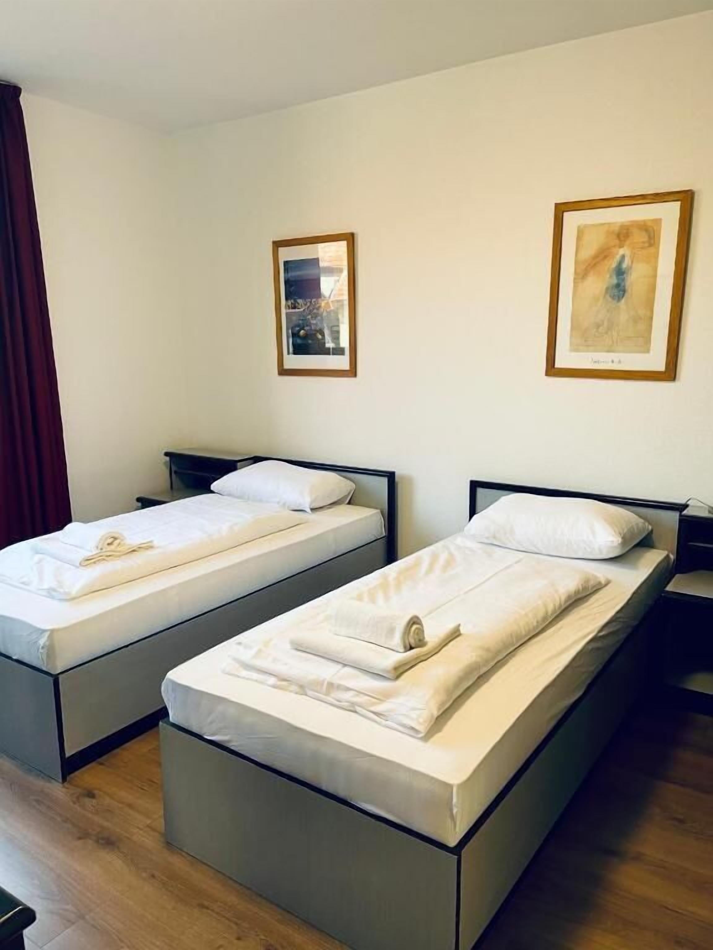 Caja de seguridad en la habitación y cortinas blackout 