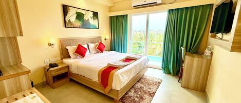 Dobbeltrom – deluxe | Sengetøy av topp kvalitet, skrivebord og skrivebord for bærbar PC