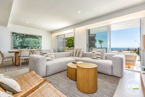 TV - Villa Azure | Sea view - private pool - garden (Estepona)
