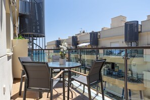 Outdoor dining - Casa Fina | terrace - jacuzzi - beach (Estepona)