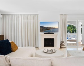 3 bedrooms, in-room safe, iron/ironing board, travel cot - Villa Torre Alta | Sea views - pool - terrace (Mijas Costa)