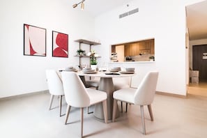 Dining - Luxury 2BR + Maid | Balcony | Yas Golf (Abu Dhabi)