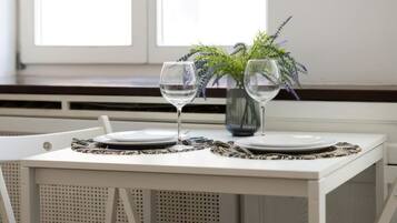 Apartment (1) | In-room dining