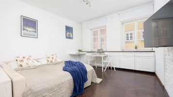 Apartment (1) | Living area | Flat-screen TV