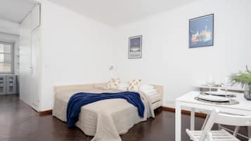 Apartment (1) | Living area | Flat-screen TV