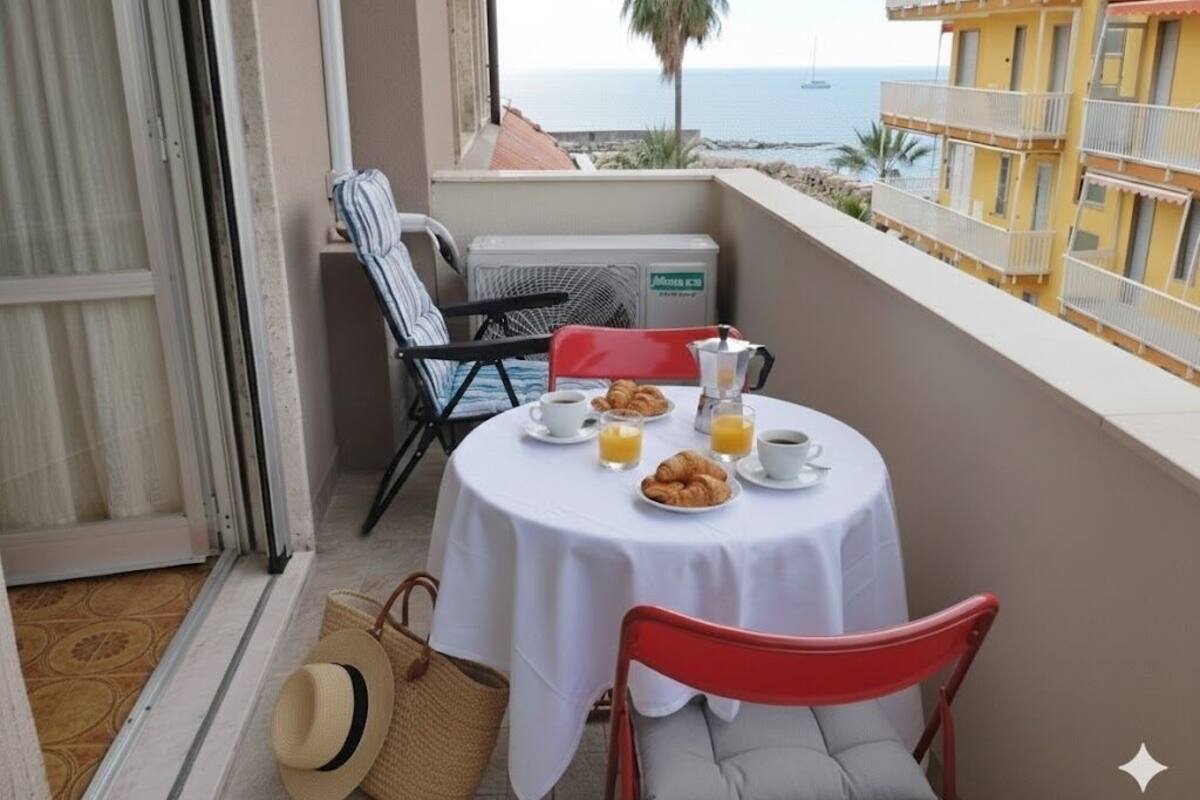 Toetasjesleilighet – basic, delvis sjøutsikt | Terrasse/patio