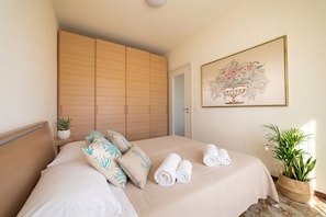 Basic-Maisonette, eingeschränkter Meerblick | Bügeleisen/Bügelbrett, Bettwäsche