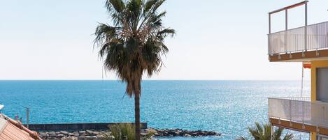 Appartement Duplex, vue partielle sur la mer | Vue sur lâeau