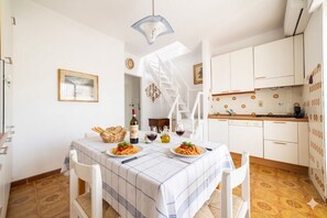 Basic Duplex, Partial Sea View | Private kitchen - Appartamento Mare e Sale (San Bartolomeo al Mare)