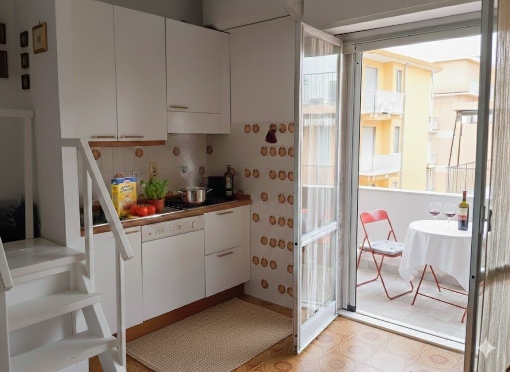 Toetasjesleilighet – basic, delvis sjøutsikt | Eget kjøkken