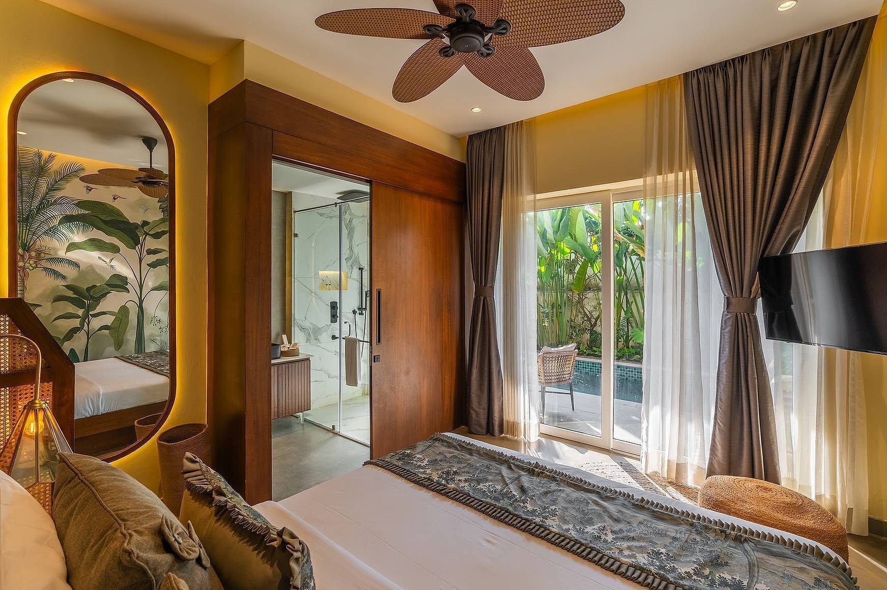 In-room safe, desk, laptop workspace, blackout drapes