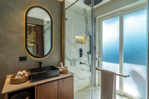 Luxury Room, Patio, Pool View | Bathroom