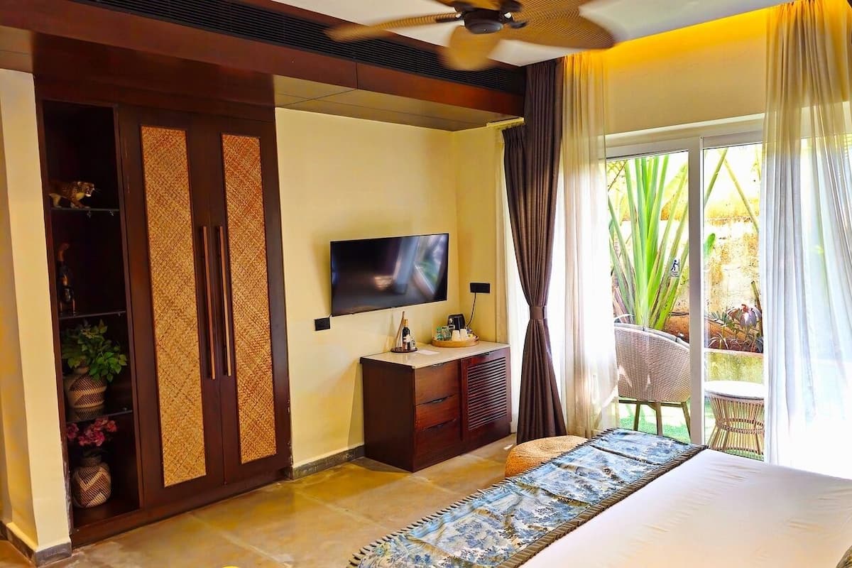 Luxury Suite, Pool View | In-room safe, desk, laptop workspace, blackout drapes
