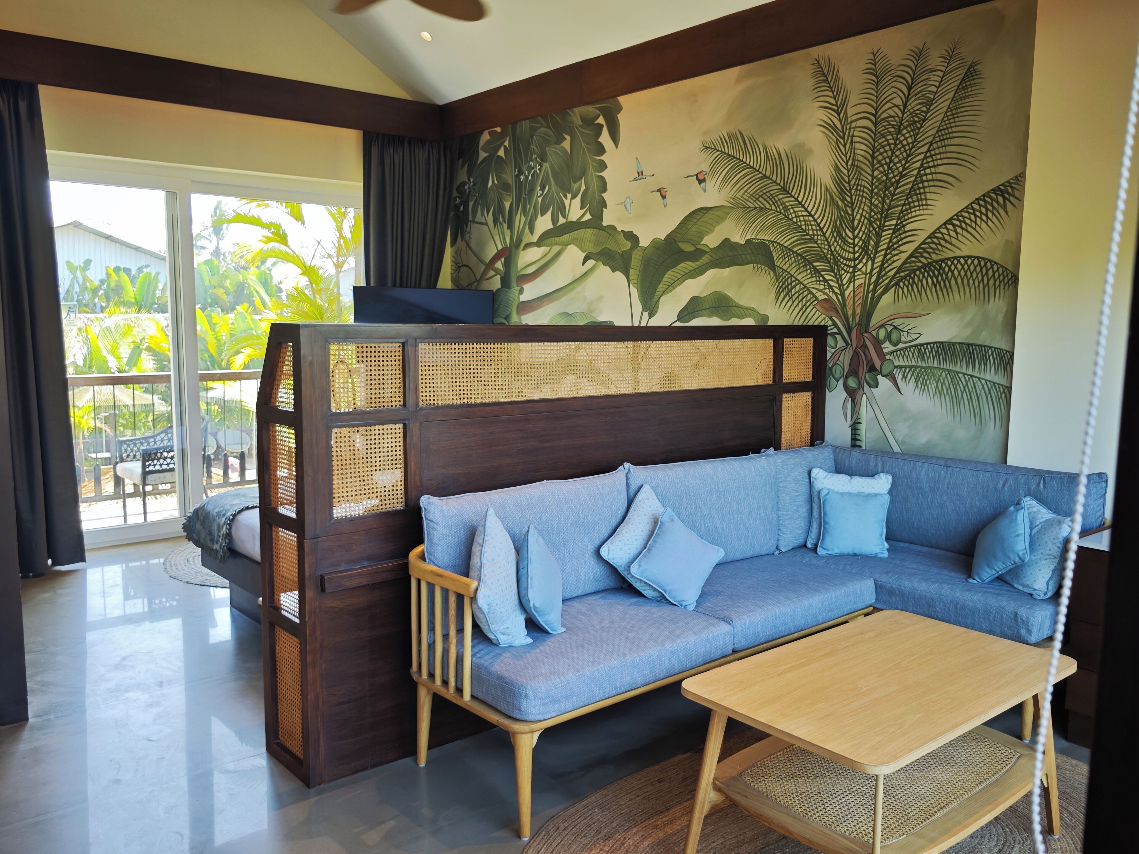 Deluxe Single Room, Balcony, Resort View | Living area