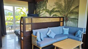 Deluxe Single Room, Balcony, Resort View | Living area