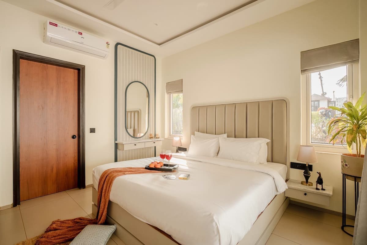 In-room safe, desk, laptop workspace, blackout drapes