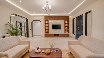 Biệt thự dành cho gia đình, quang cảnh hồ bơi | Khu phòng khách