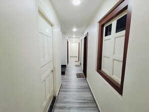 Hallway - Shree Gangesh Inn (Varanasi)