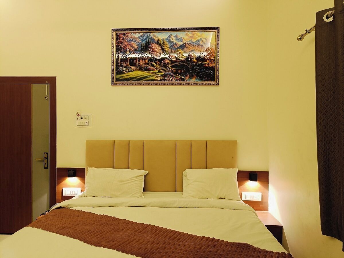 Deluxe Double Room | Desk, laptop workspace, free WiFi