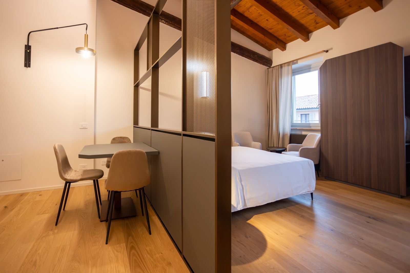 Habitación Deluxe doble, 1 habitación | Espacio para trabajar con un portátil y sistema de insonorización