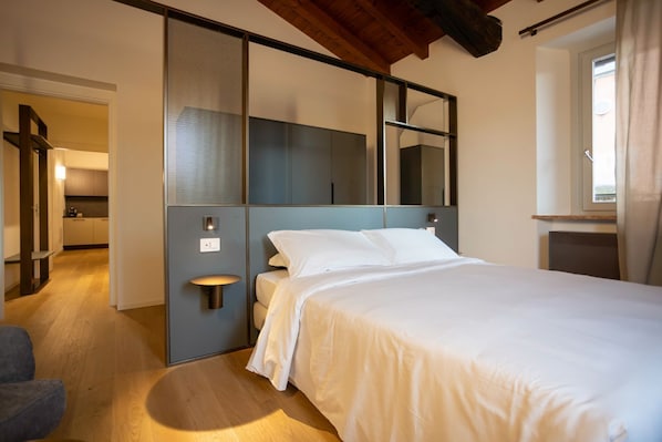 Deluxe Apartment, 2 Bedrooms | Laptop workspace, soundproofing, iron/ironing board, free WiFi - Ca Moroni Collection (Bergamo)