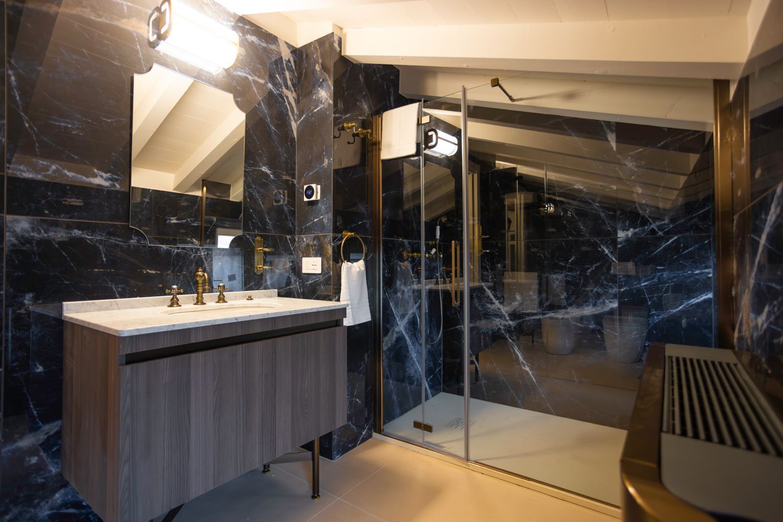 ห้องดีลักซ์ทริปเปิล, 1 ห้องนอน | ห้องน้ำ | ของใช้ในห้องน้ำฟรี, ไดร์เป่าผม, ผ้าเช็ดตัว, สบู่