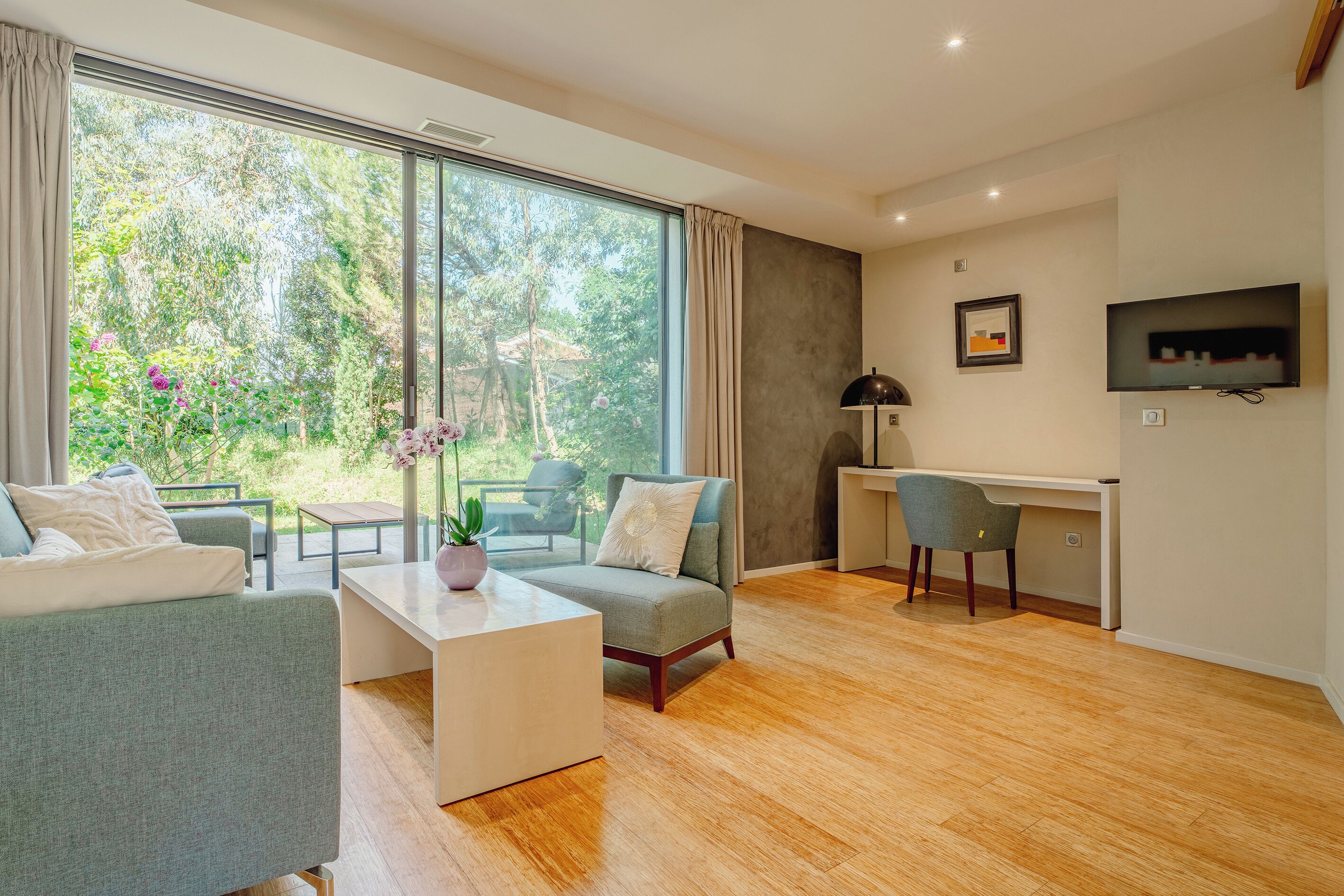 Doppia Deluxe, vista giardino | Area soggiorno | TV a schermo piatto, Netflix, servizi in streaming, stampante