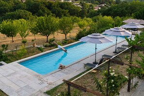 Outdoor pool - DOMAINE DE LA PEYRINE (Carignan-de-Bordeaux)