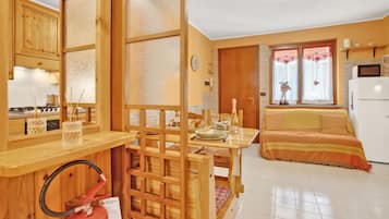 Standard-Apartment, 1 Schlafzimmer, Mikrowelle (Station Inn Oulx) | Speisen