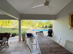 Outdoor dining - Gorgeous 3-bedroom villa with AC in vibrant Sosúa (Sosúa)