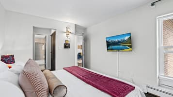 Apartment, Multiple Beds, Kitchen, Garden View | 2 bedrooms, individually decorated, individually furnished, desk