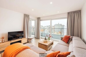 TV, offices - Casa Cemielka - modern comfort with sea view in Ostend (Oostende)