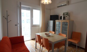 Dining - Cozy flat in the heart of Lignano (Lignano Sabbiadoro)