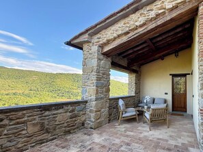 Outdoor dining - Torre della Soara - Exclusive Historic Estate in the Umbrian Countryside (Città di Castello)