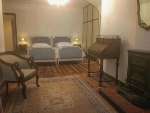 Room - Homely château with panoramic views (Augan)