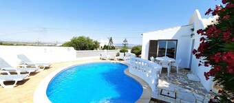 Fantastic bungalow, 3 bedrooms and pool in a secluded location with panoramic views