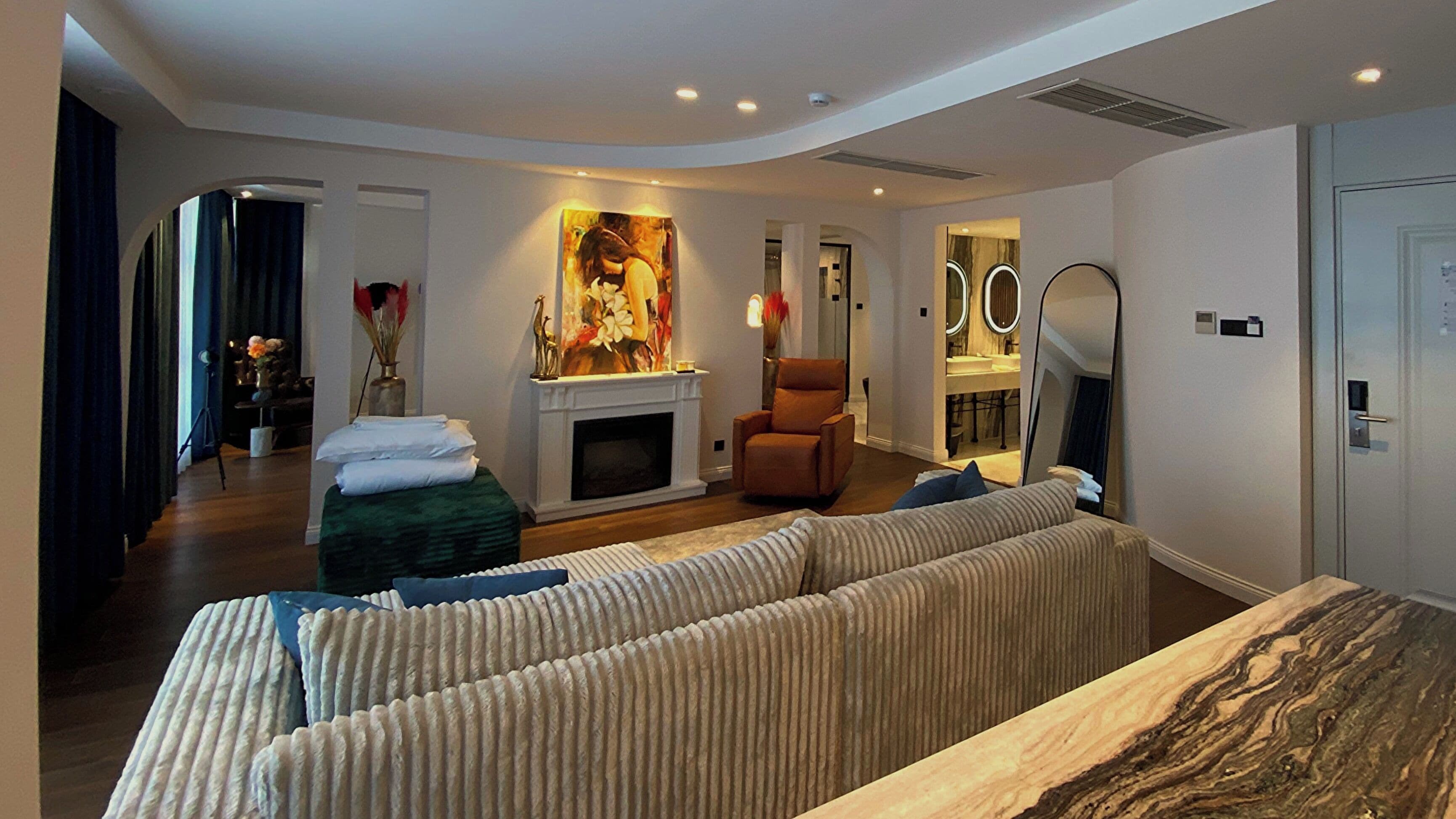 Deluxe Suite, Marina View | Interior